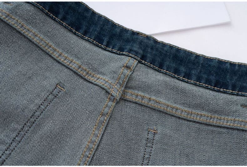 YEEYEEWang wide-leg jeans close-up of premium inner lining, Asian-fit cut, clean overlock stitching.