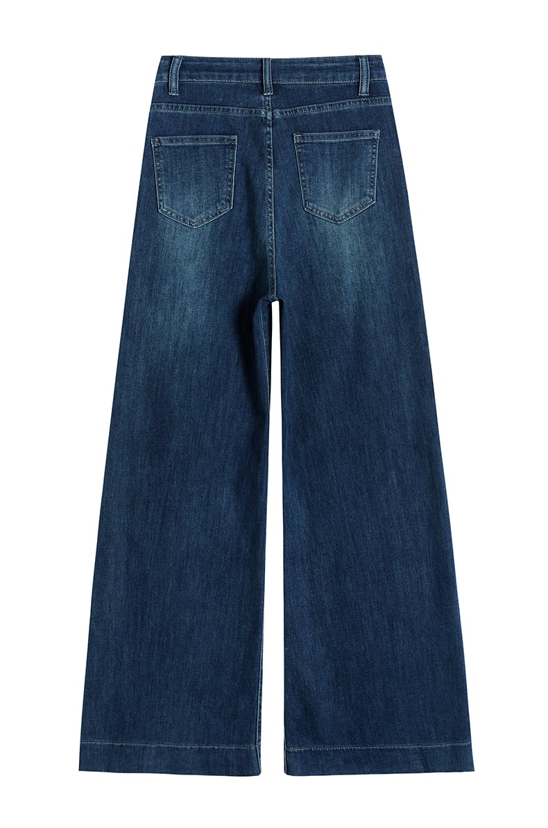 YEEYEEWang wide-leg jeans flat lay, Asian-fit cut, showing back pockets and stitching.