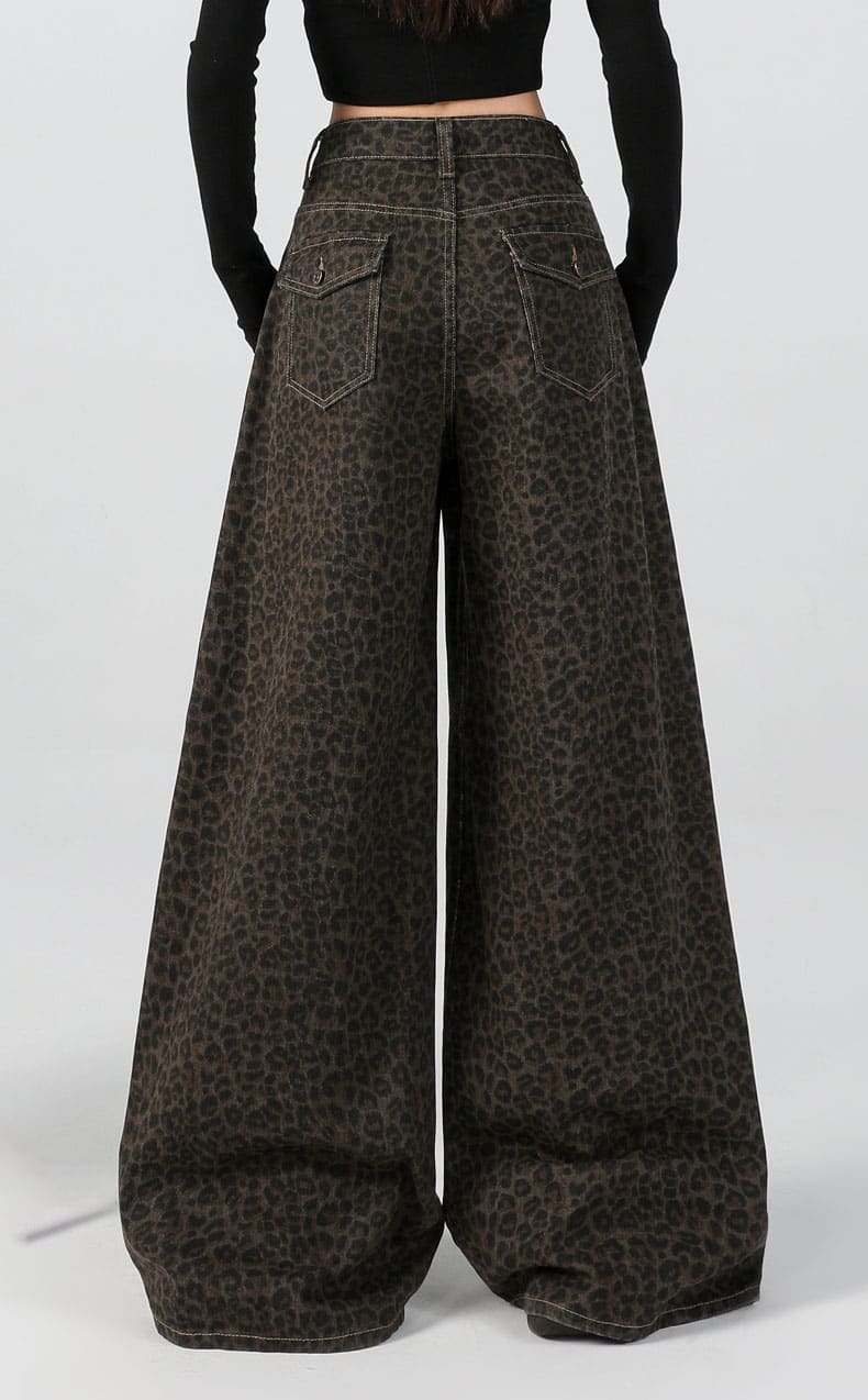 YEEYEEWang Wide-Leg Jeans, Asian-fit cut, full back view of model showing sweeping legs and flap back pockets in leopard print.