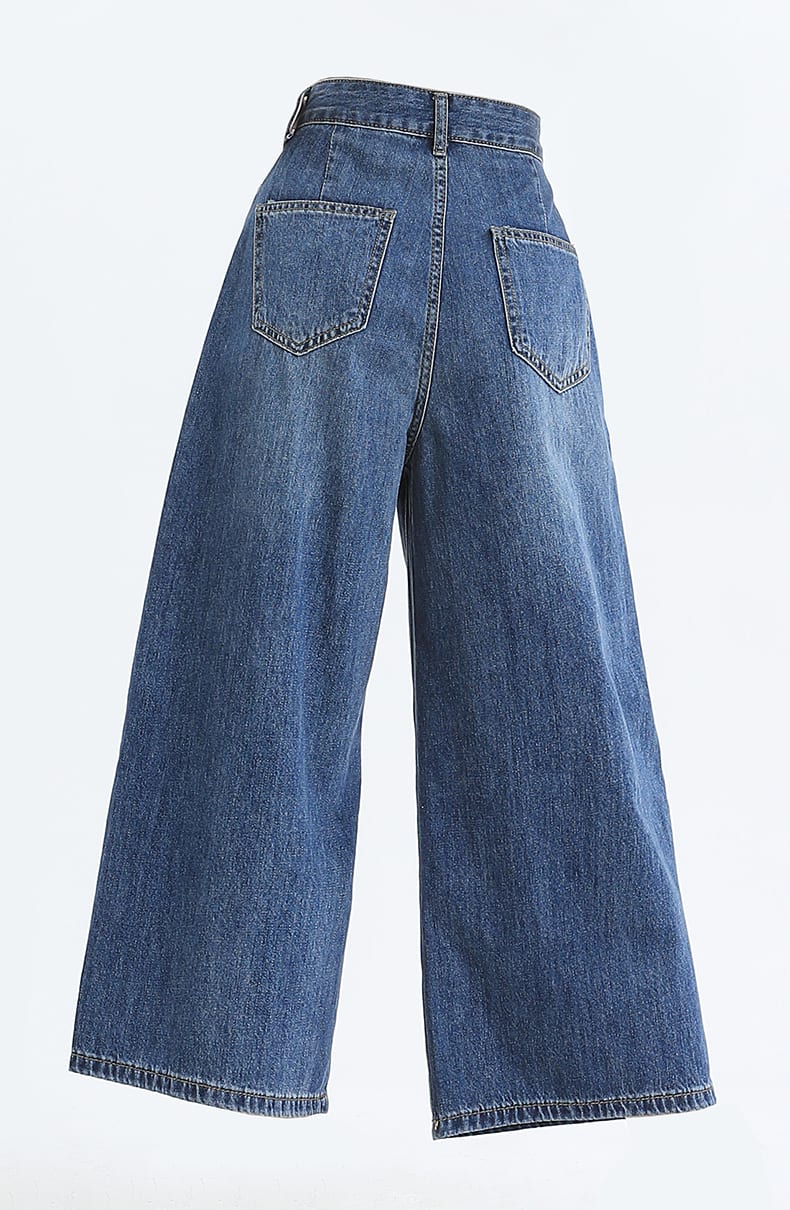 YEEYEEWang wide-leg jeans, Asian-fit cut, back full flat-lay on white background with twin patch pockets.