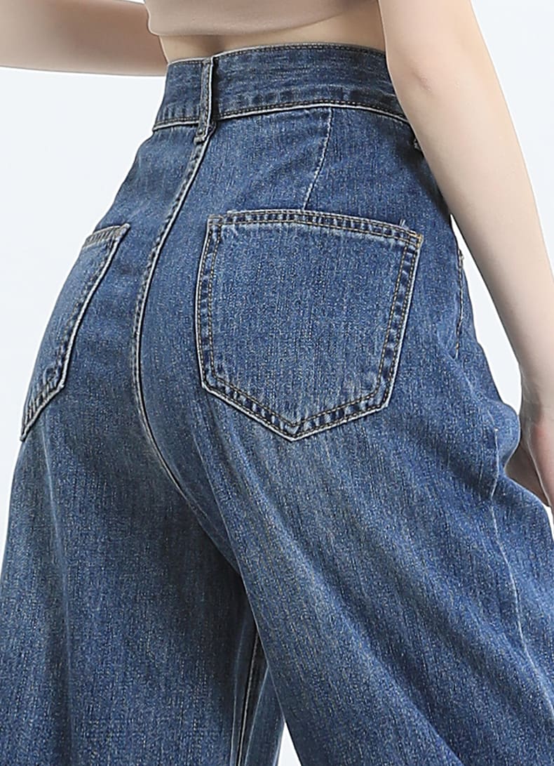 YEEYEEWang wide-leg jeans, Asian-fit cut, on-model back view showing high-rise waist fit and patch pocket.