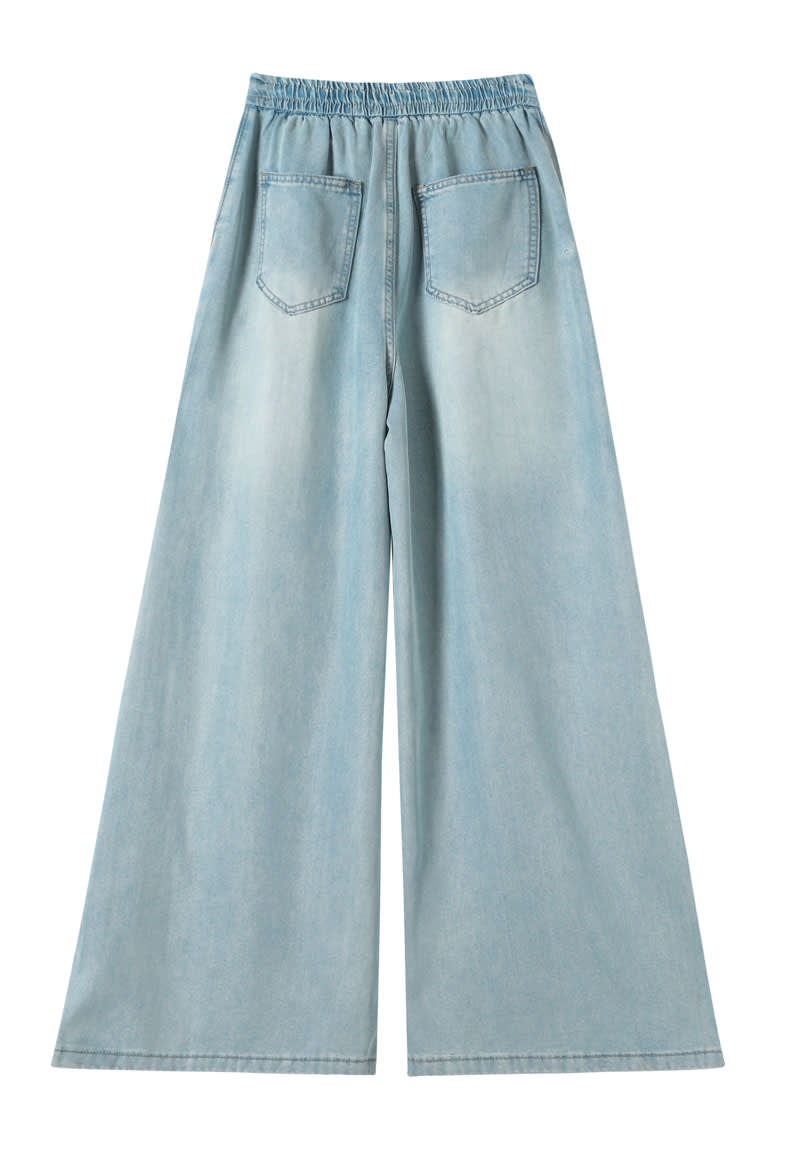 YEEYEEWang wide-leg jeans, Asian-fit cut, back flat-lay showing elastic waistband and twin patch pockets with wide-leg drape.