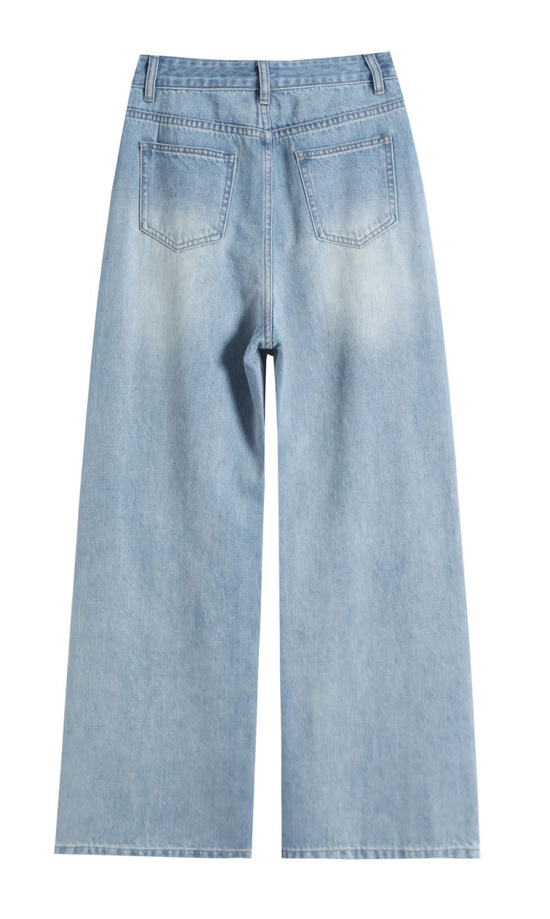 YEEYEEWang Wide-Leg Jeans, Asian-fit cut, back flat lay on white background with classic patch pockets and clean wash.