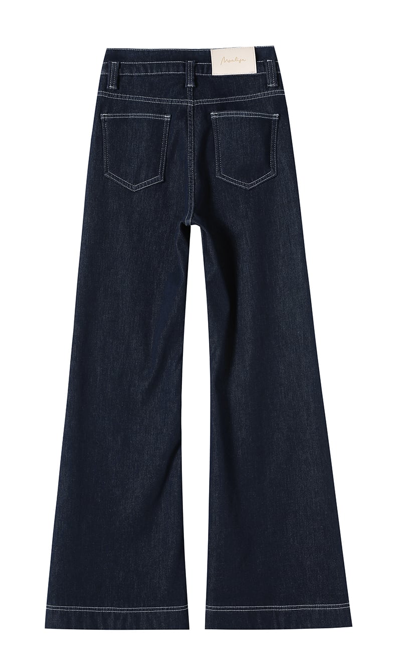 YEEYEEWang wide-leg jeans, Asian-fit cut, back flat-lay showing double patch pockets with contrast stitching and waist logo patch on deep indigo denim.