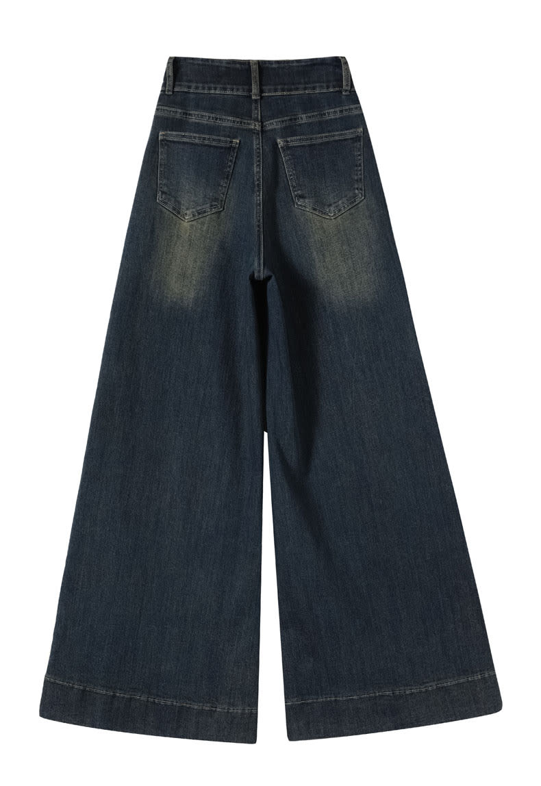 YEEYEEWang wide-leg jeans, Asian-fit cut, back flat lay on white background with classic back patch pockets.