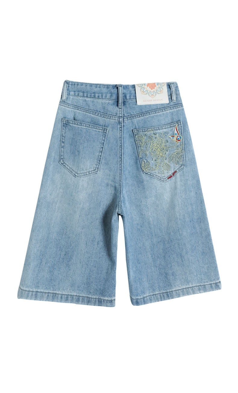YEEYEEWang Denim Bermuda Shorts, Asian-fit cut, back flat-lay view showing embroidered back pocket, waistband paper tag and double-needle stitching.
