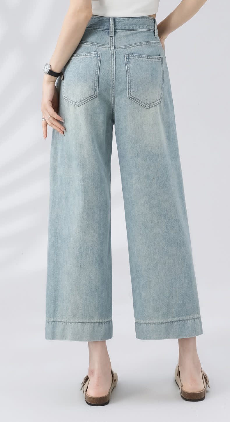 YEEYEEWang Wide-Leg Jeans, Asian-fit cut, back view on model showing patch pockets, wide draped leg and wide stitched hem with sandals.