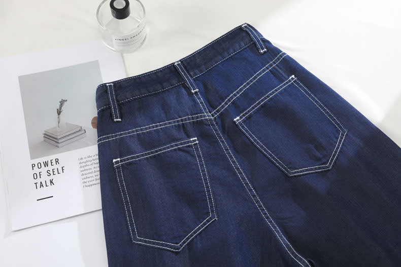 YEEYEEWang Wide-Leg Jeans in Denim Blue, Asian-fit cut, back close view with back yoke, patch pockets and contrast stitching.