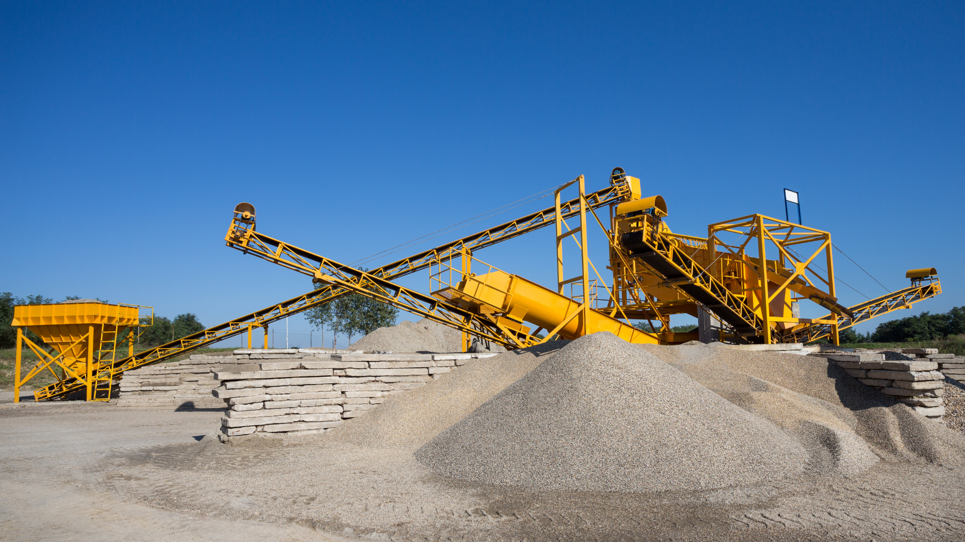 Rotary kiln and pyroprocessing line in a cement plant
