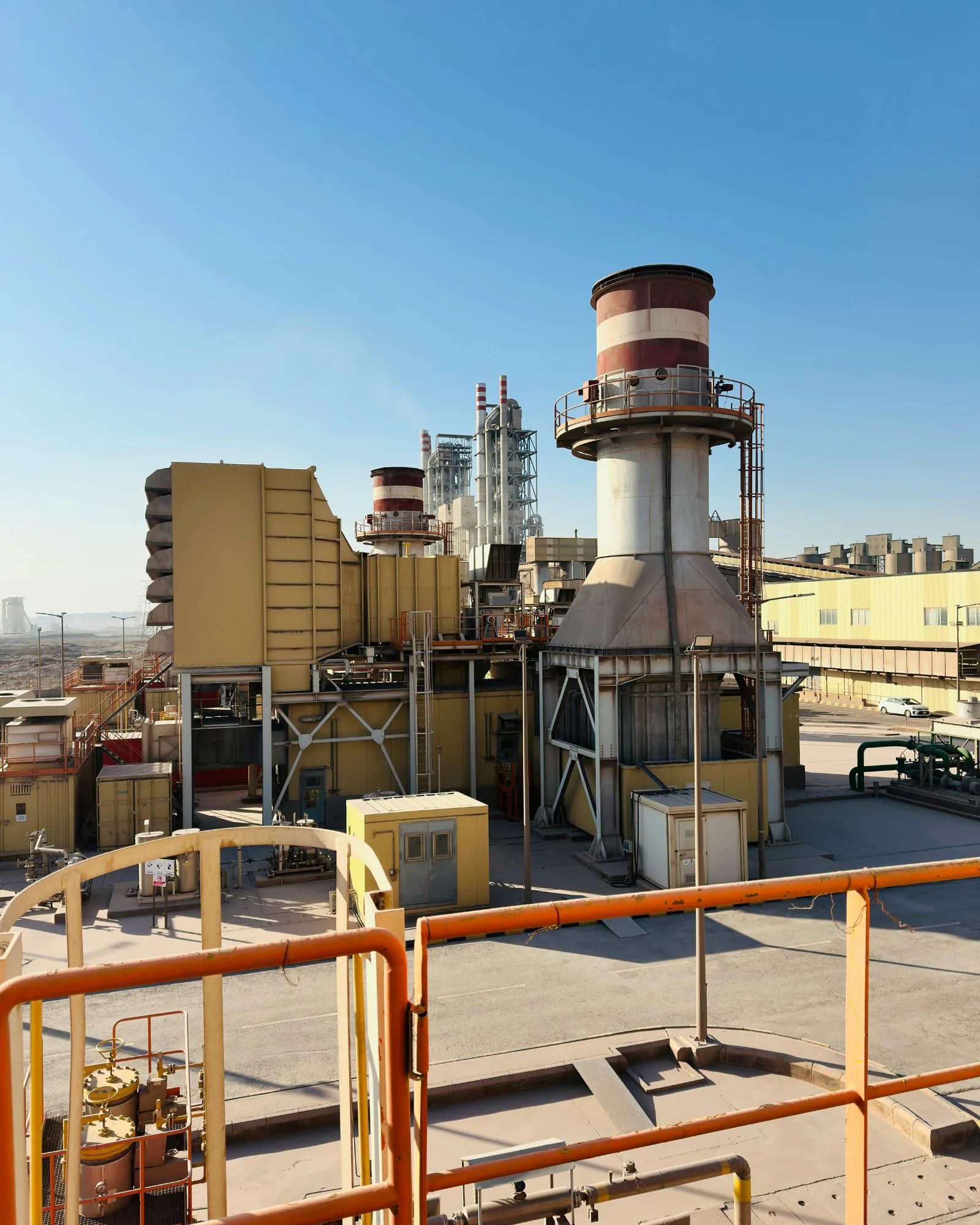 Concrete batching and mixing plant