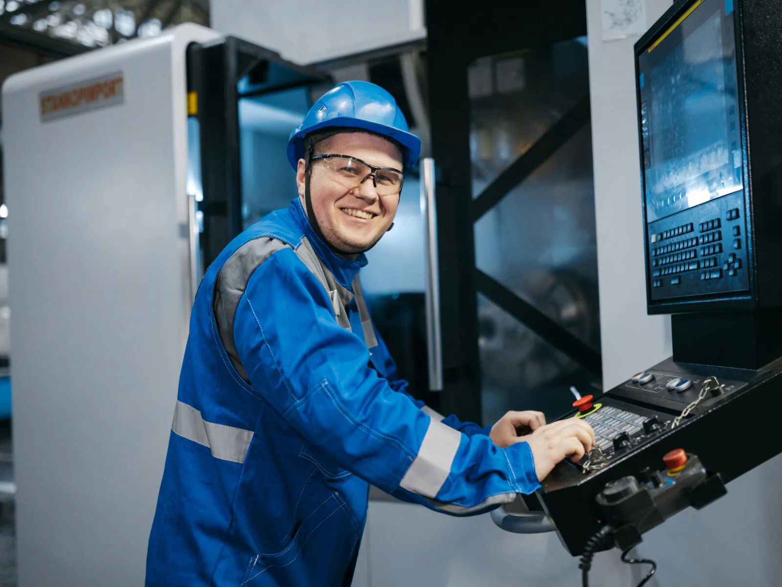 Mill performance dashboard showing specific energy and load stability