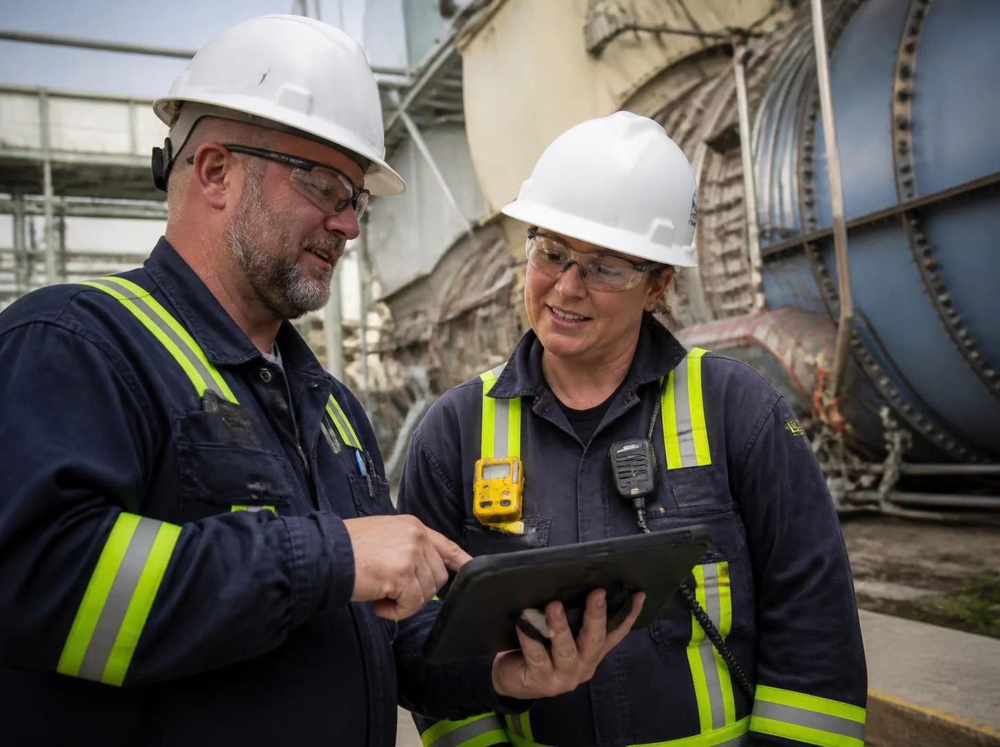 Emissions and constraint model reading plant data read-only ahead of an operator decision
