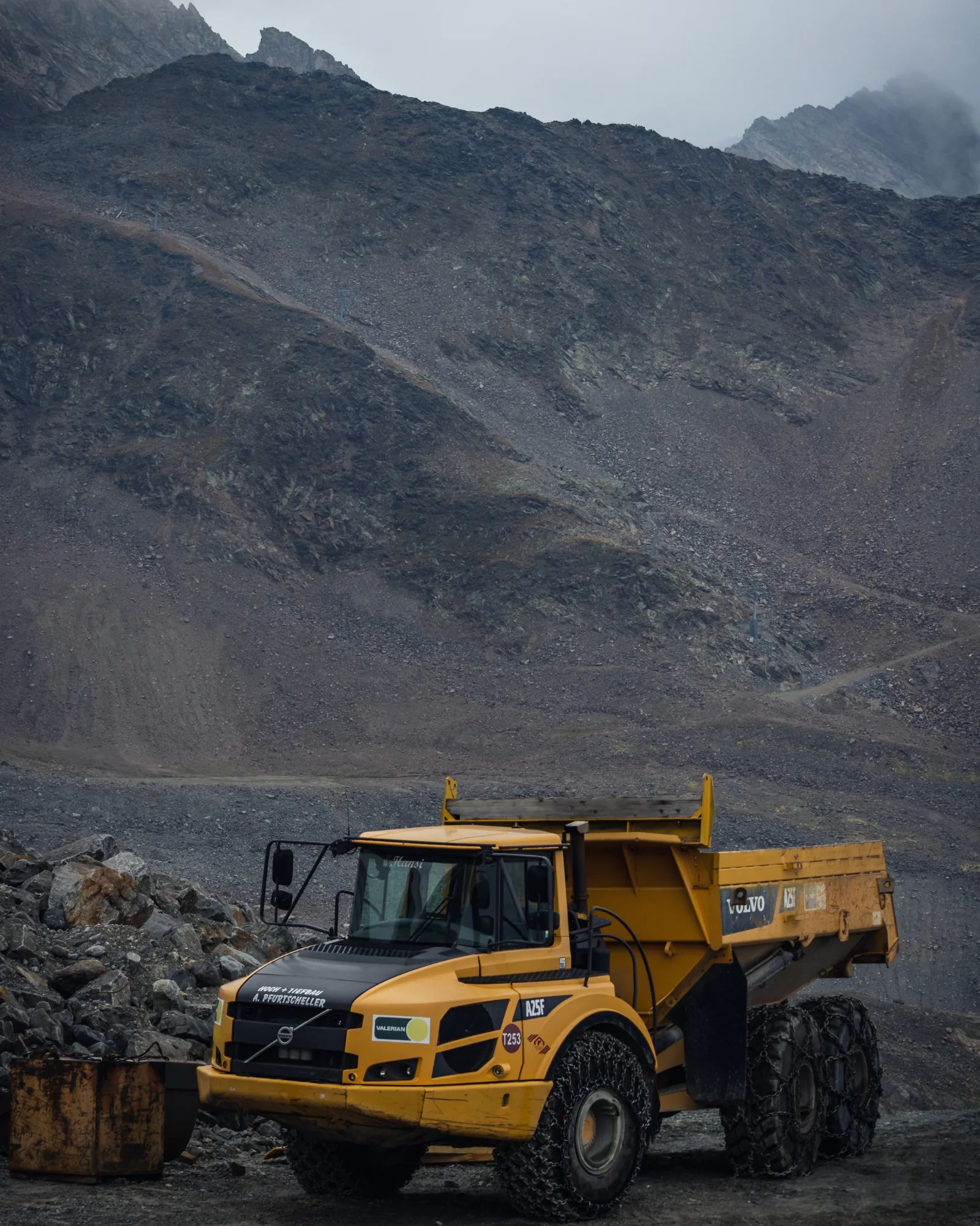 Fixed plant and heavy equipment of the kind used in crushing, grinding and materials handling