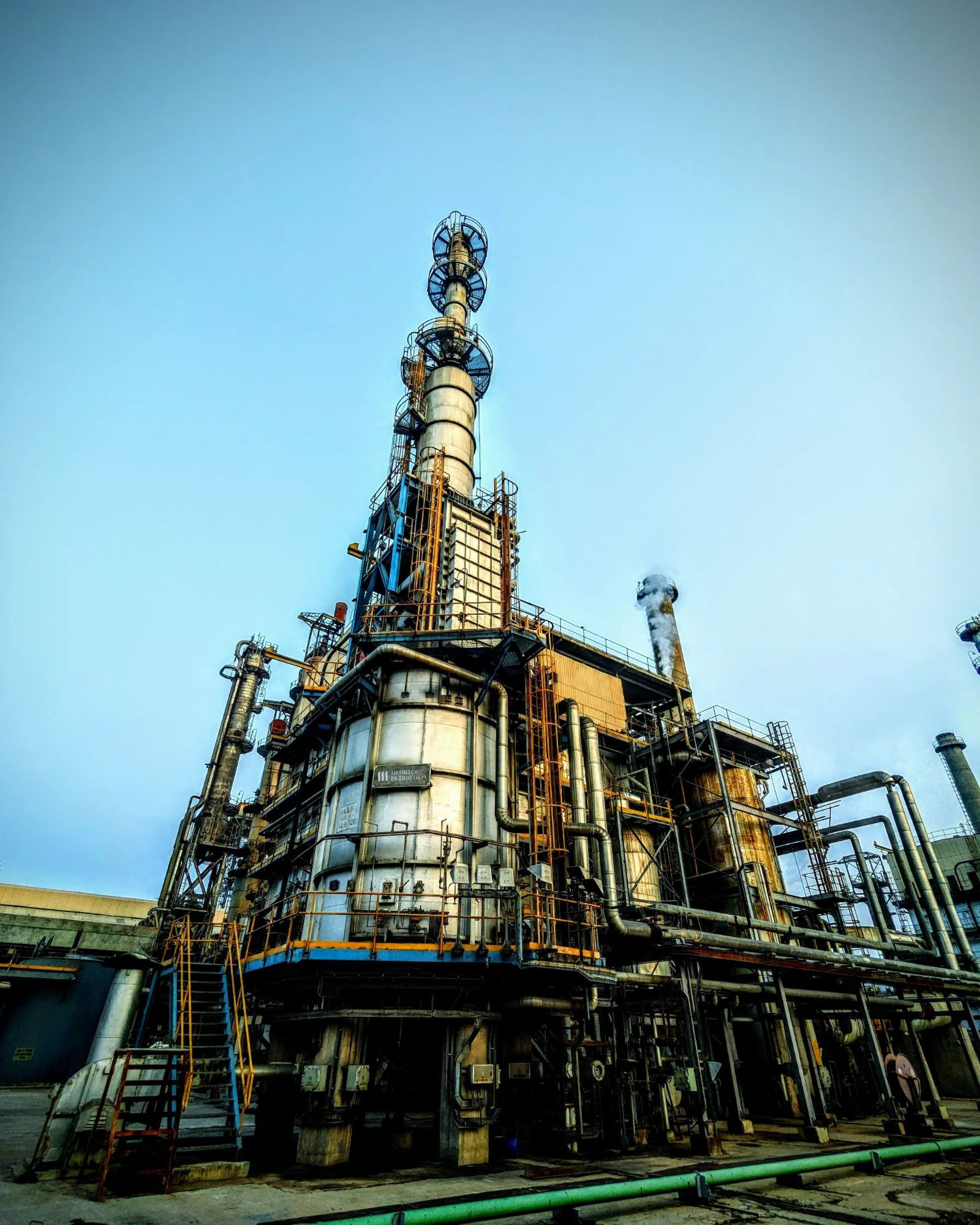 Construction chemicals plant with compounding and filling operations