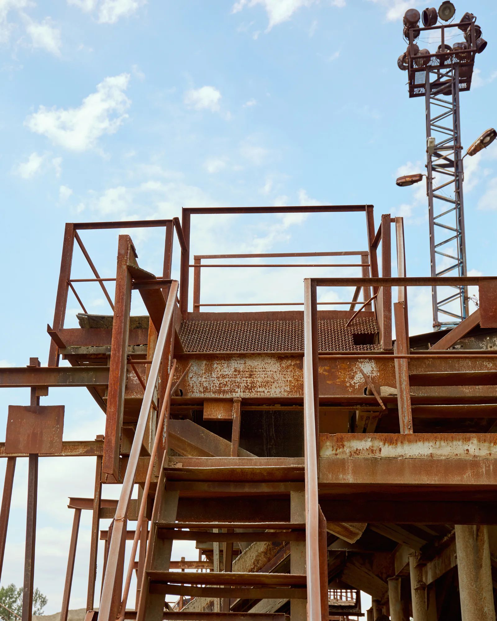 Crushing, screening and conveying equipment in a materials plant