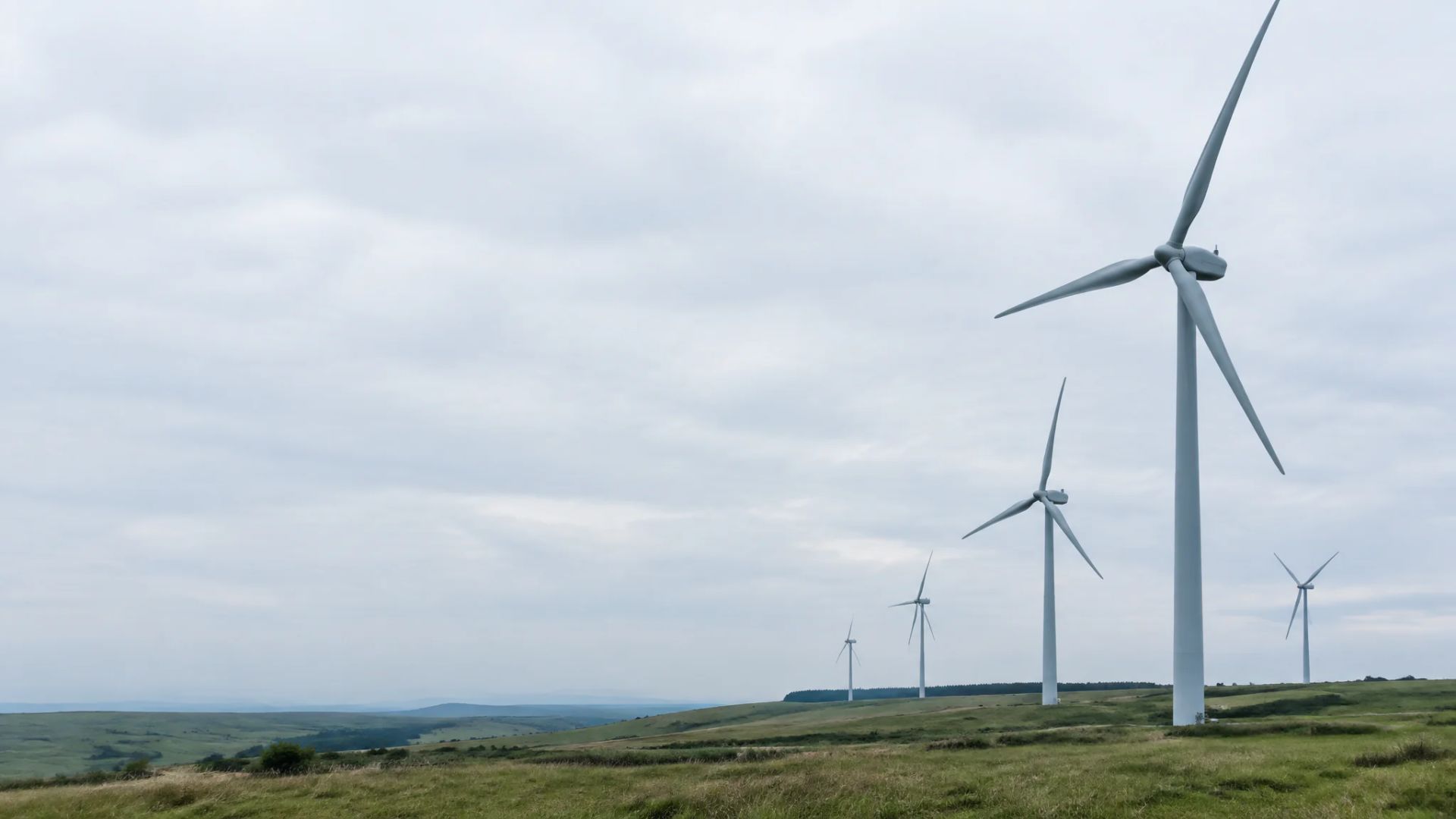 Technicians working on a wind turbine that is still available for a planned stop