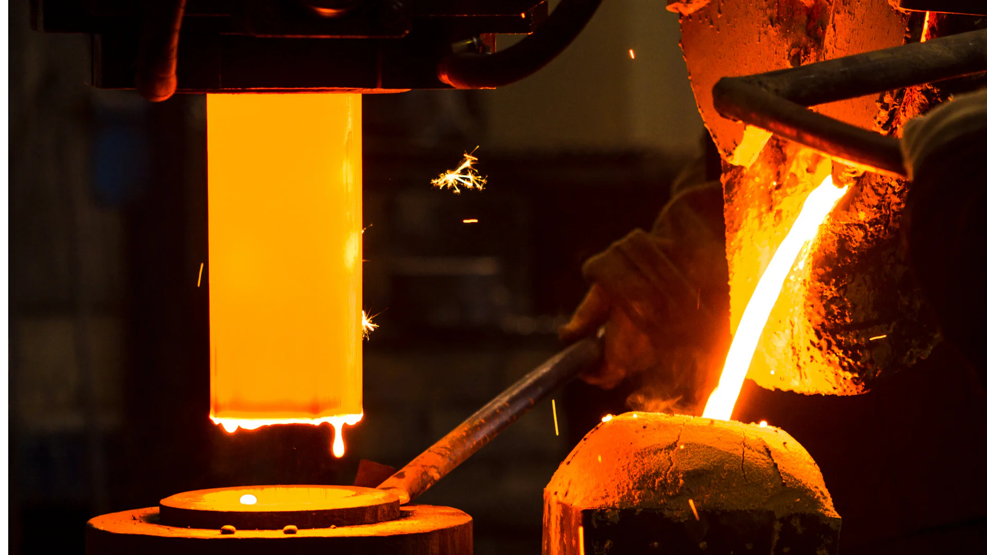 Steelmaking furnace and molten steel operation