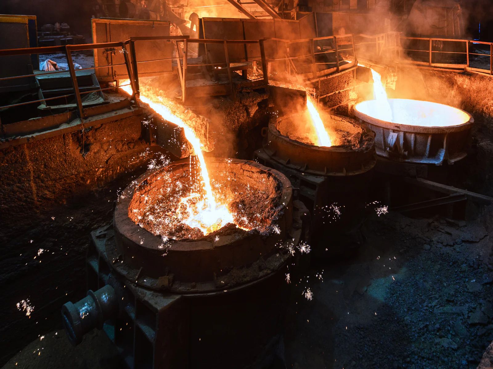 Steelmaking furnace and molten slag operations