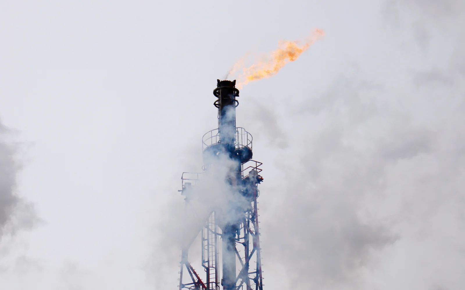 Associated gas and flare systems at upstream facilities