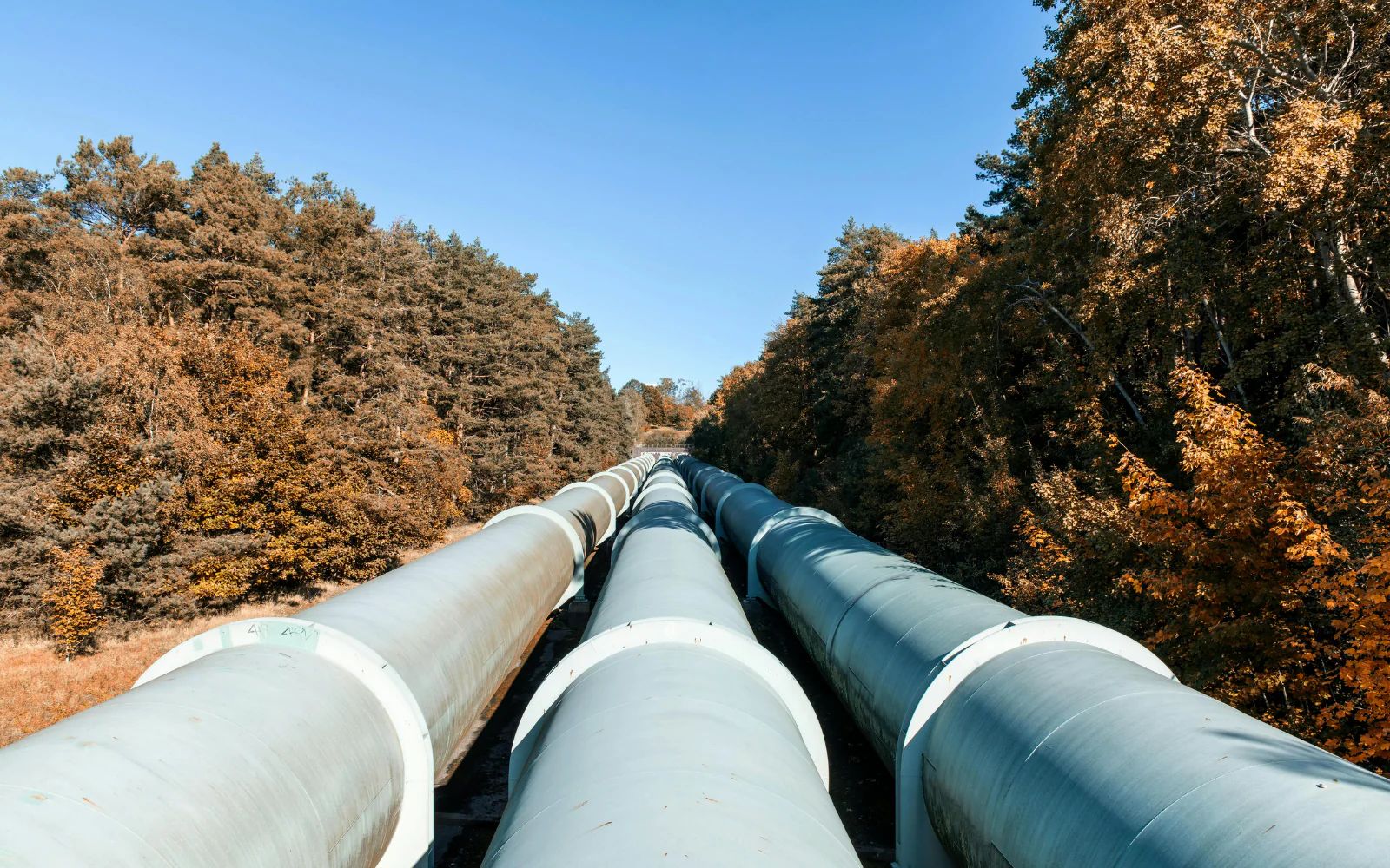 Long-distance midstream pipeline corridor
