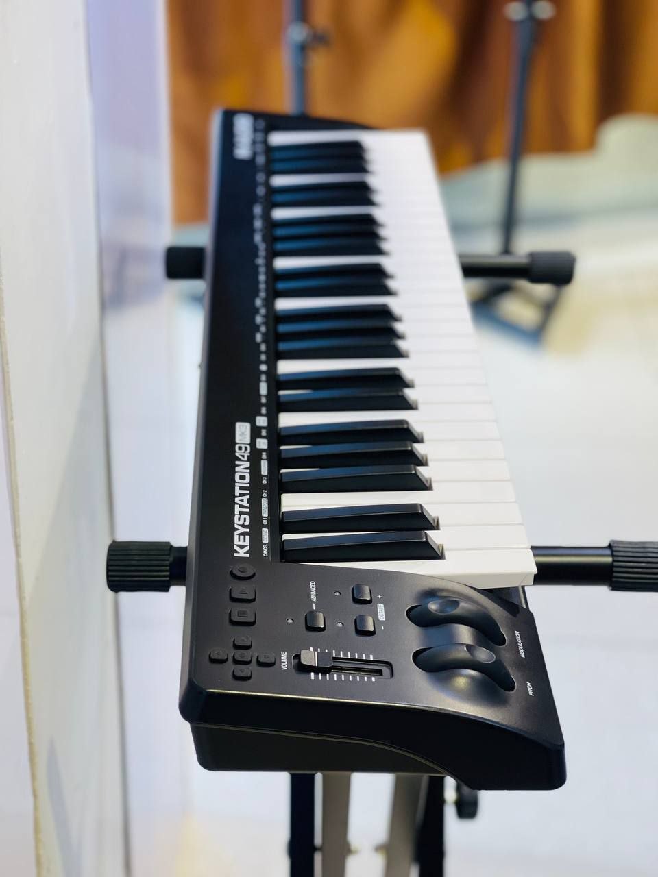 Hone Musical Instruments - MIDI KEYBOARD - M audio keystation