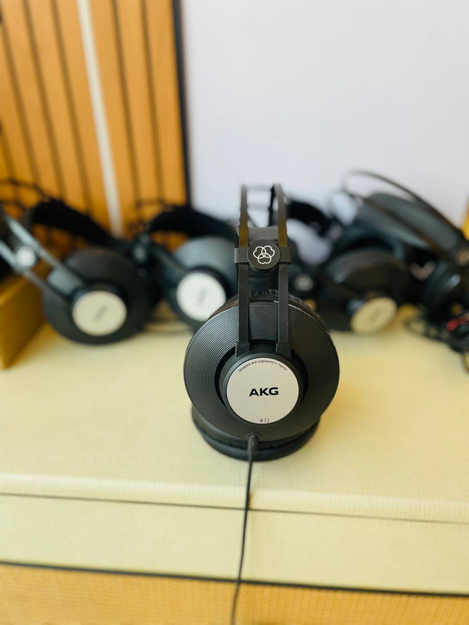Hone Musical Instruments - STUDIO HEADSET - AKG K72