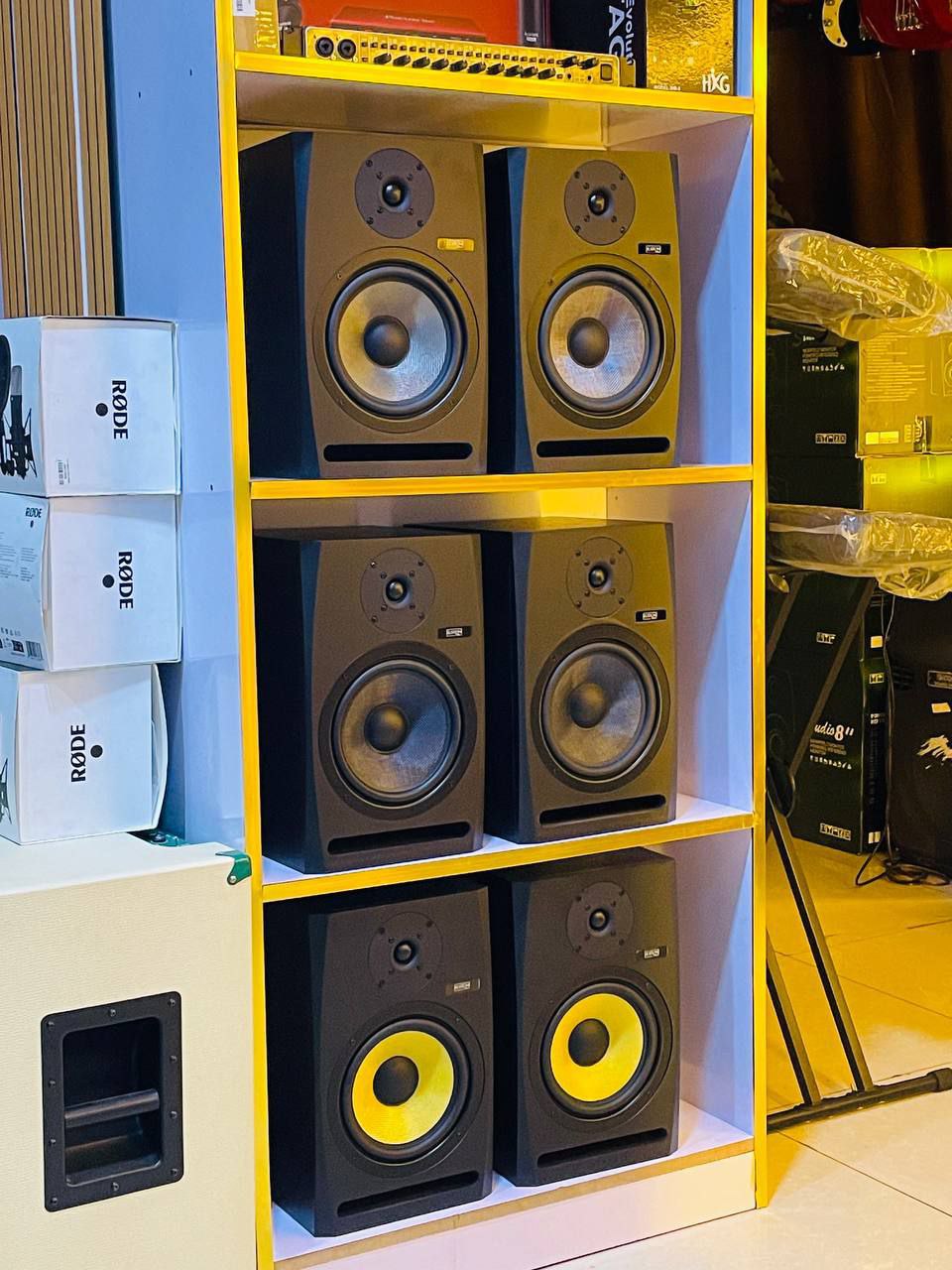 Hone Musical Instruments - STUDIO MONITOR/ SPEAKER - kustom for musicians