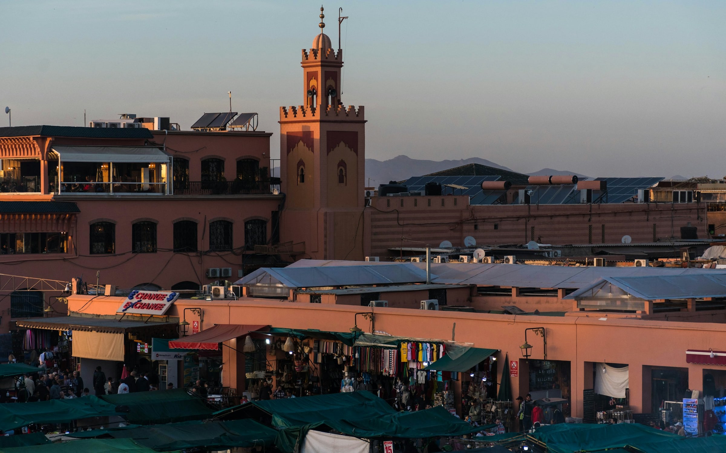 Getting to Your Riad in Marrakech’s Medina: Where Cars Stop, Porters and Meeting Points
