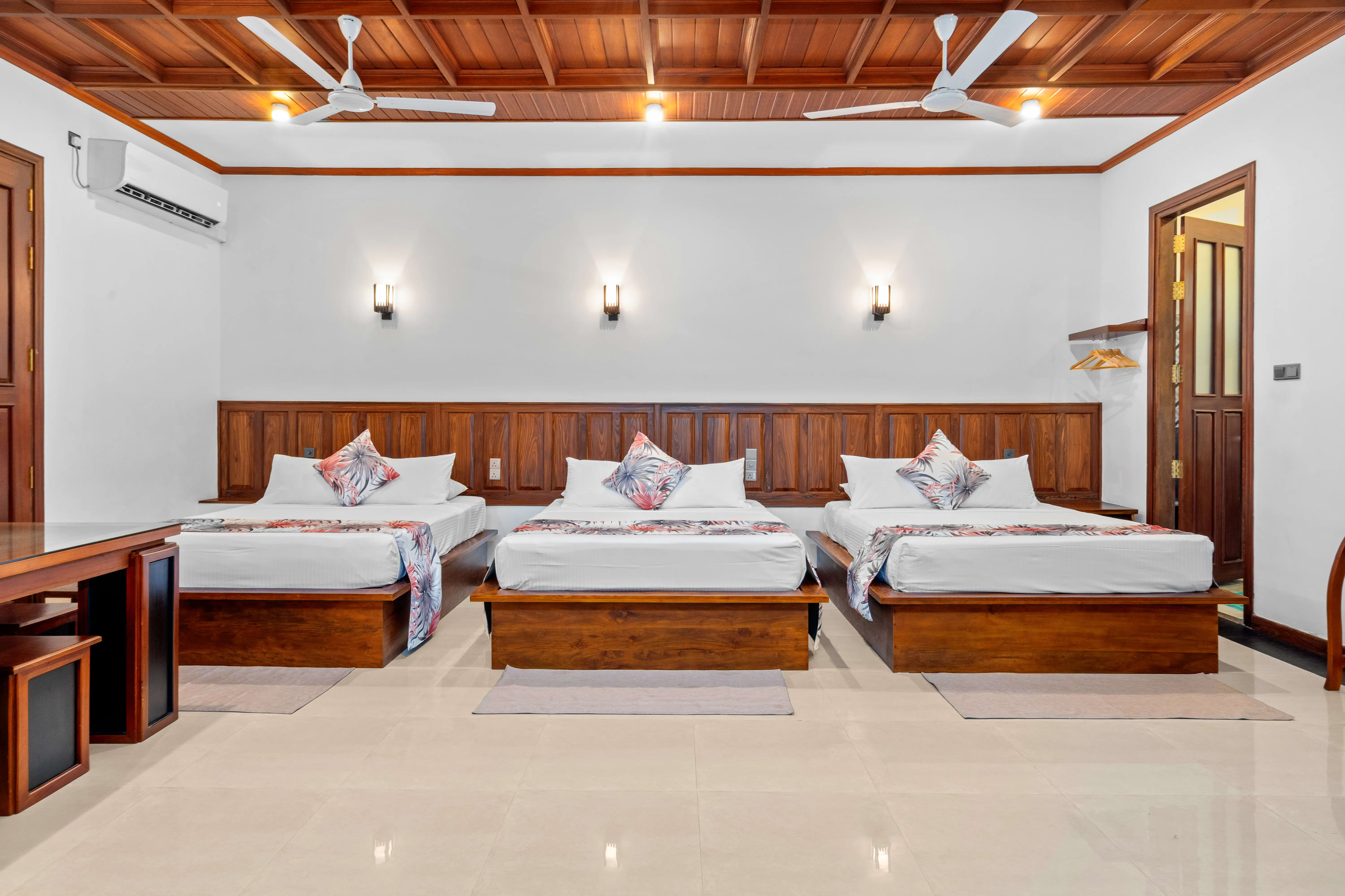 Large Group Rooms (3 & 4 Beds)