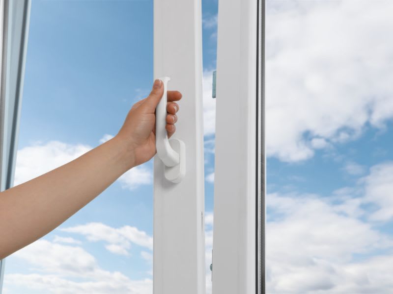 Common Glass Issues: Sticking Windows - SYD City Glass - Sydney Glaziers