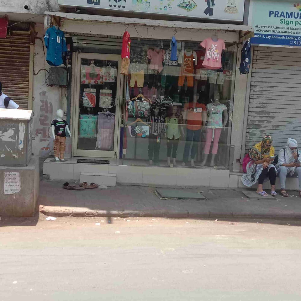 HETKUMAR CHILDRENWEAR & GIYANA logo