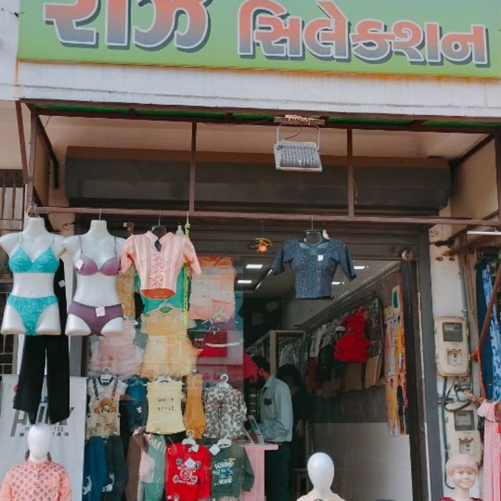 ROSE FASHION WORLD logo