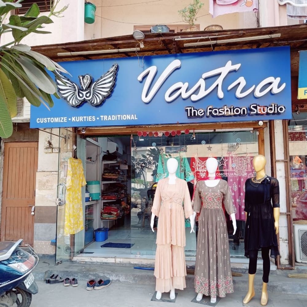 Vastra the fashion studio  logo