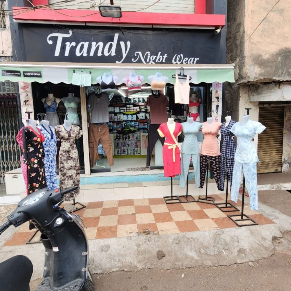 Trandy night wear logo