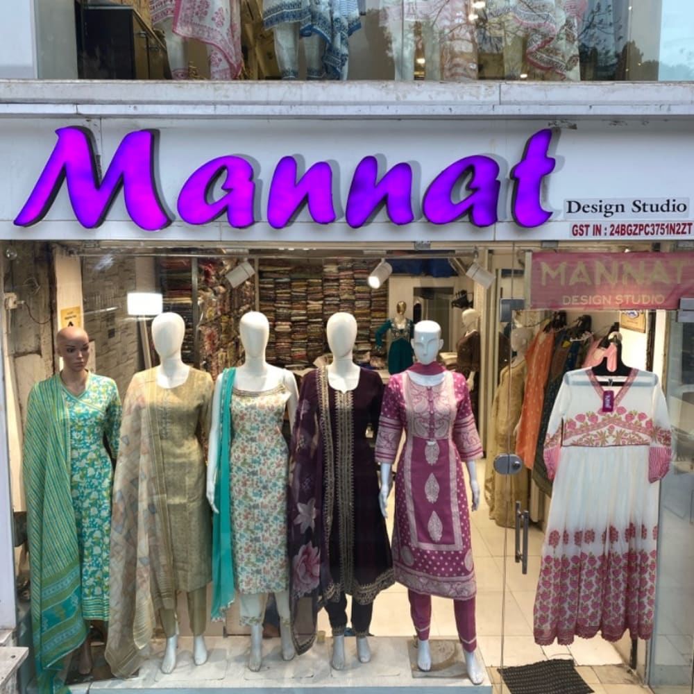 Mannat design studio  logo