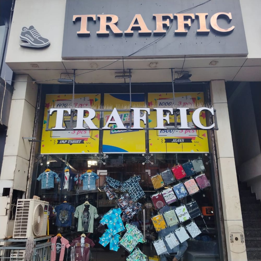 Traffic kids  logo