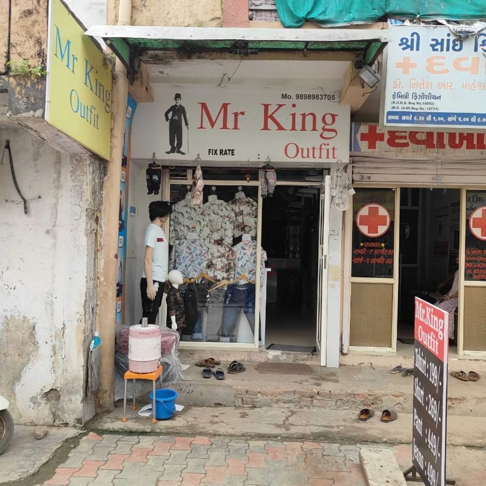 Mr. King outfit  logo