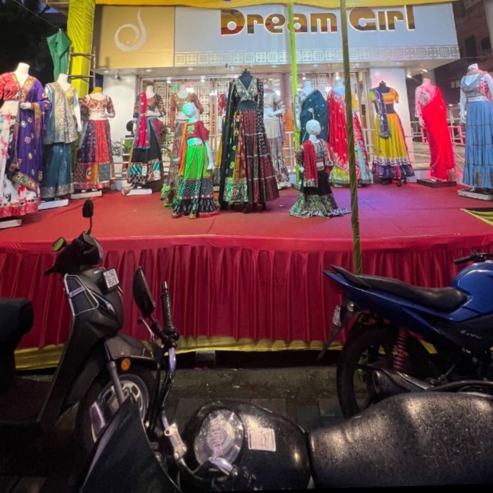 Dream girl  logo