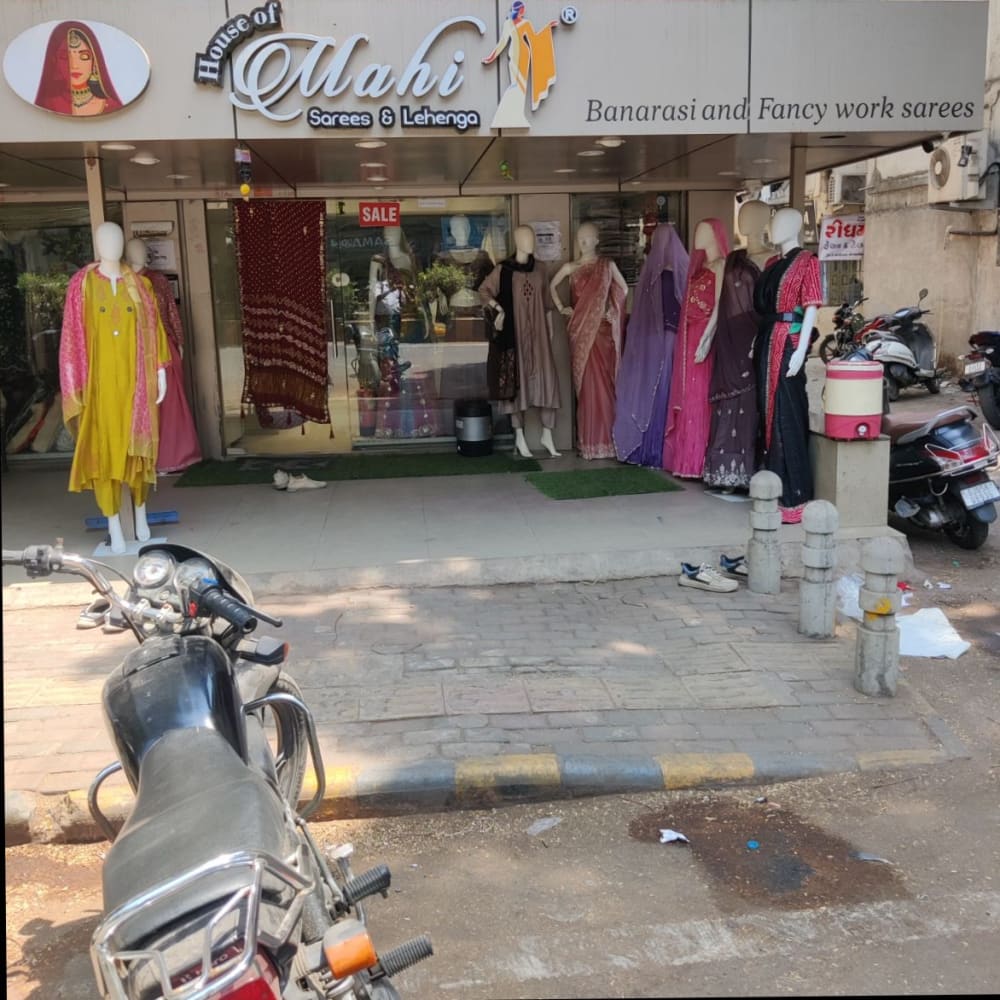 Mahi saree & lahenga  logo