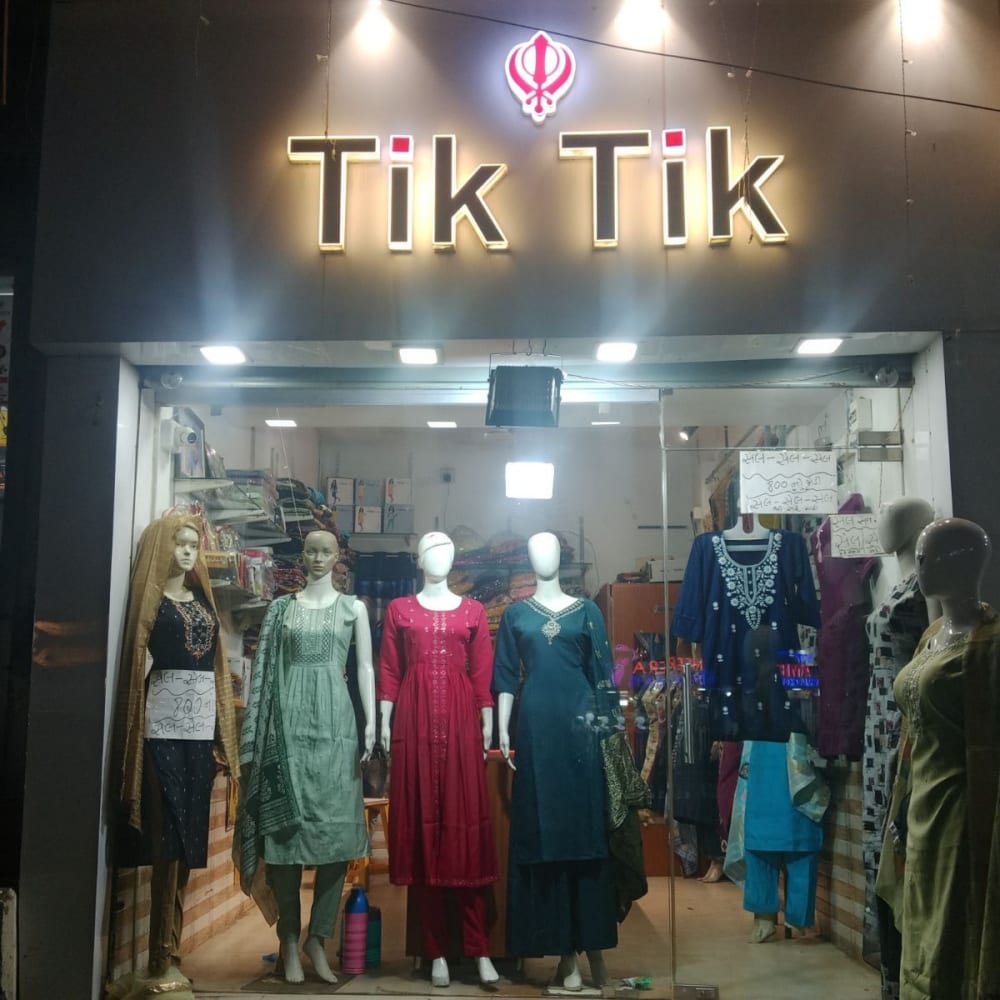 TIK Tik FASHION logo