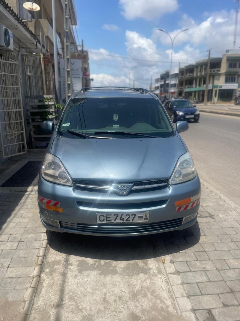 2015 Toyota Sienna (Cotonou Trips)