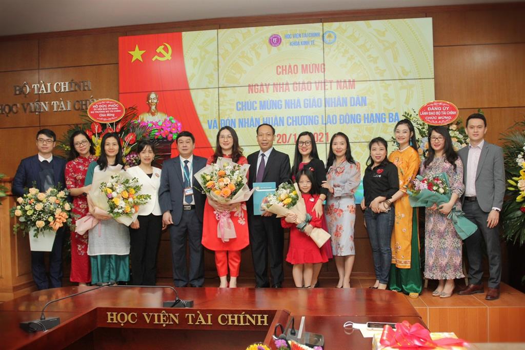 Đội ngũ giảng vi&ecirc;n Học viện T&agrave;i ch&iacute;nh