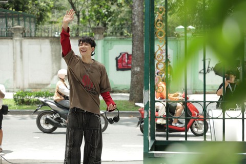 Trường Giang và Lê Khánh trong Nhà Ba Tôi Một Phòng