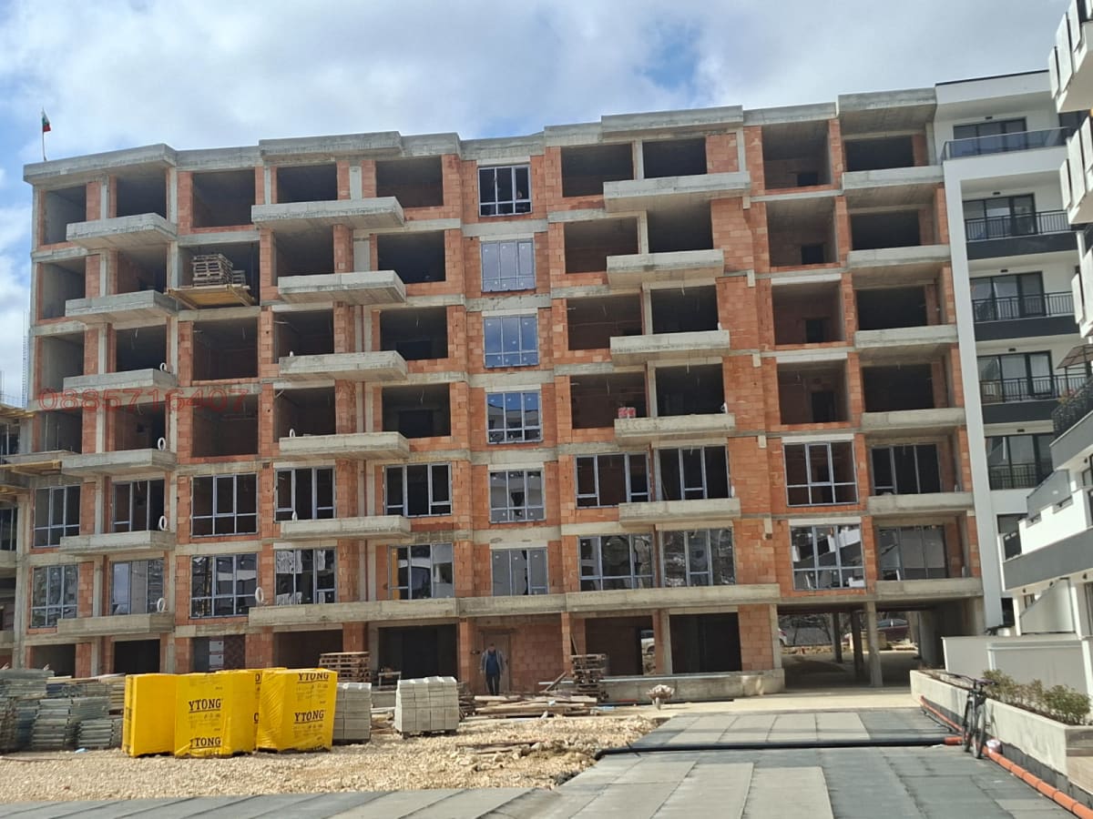 67m² Апартамент в ж.к. Възраждане I, Варна — снимка 1