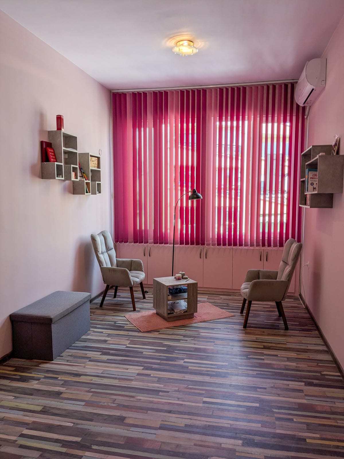 19m² Офис в Район Западен, Велико Търново — снимка 1