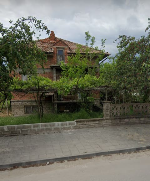 Продават се 2 /3 ИДЕАЛНИ ЧАСТИ от имот в с. Крумово, общ. Родопи, обл. Пловдив