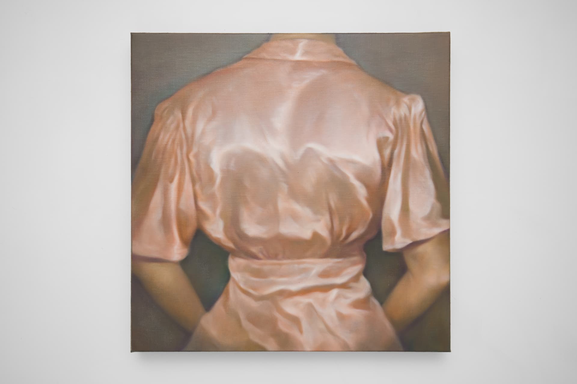 Women in pink dress from behind