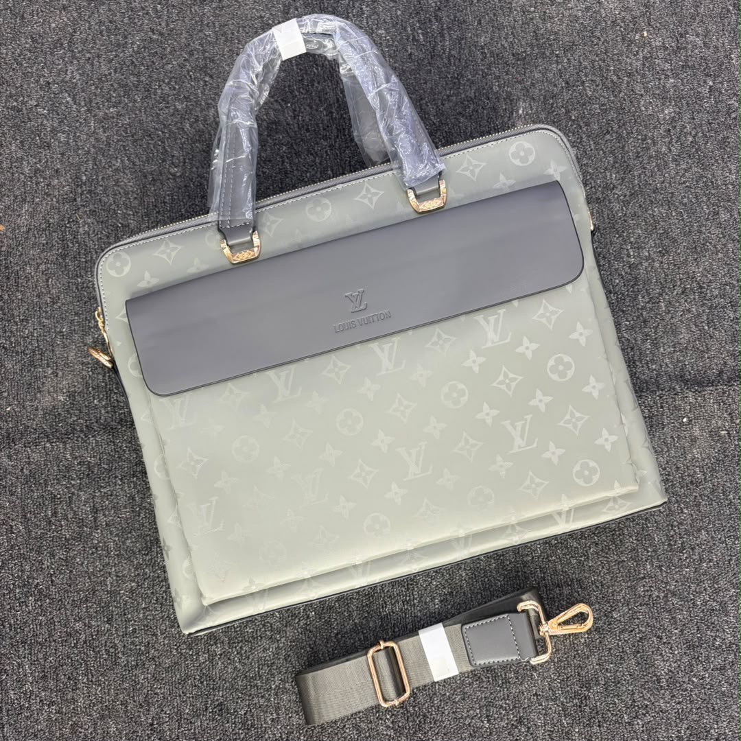 HIGH QUALITY BRIEFCASE/LAPTOP BAG 💼