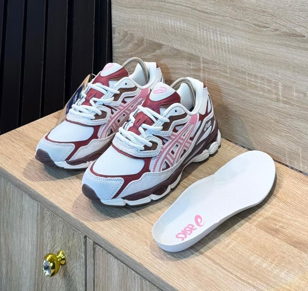 ASICS Sneakers