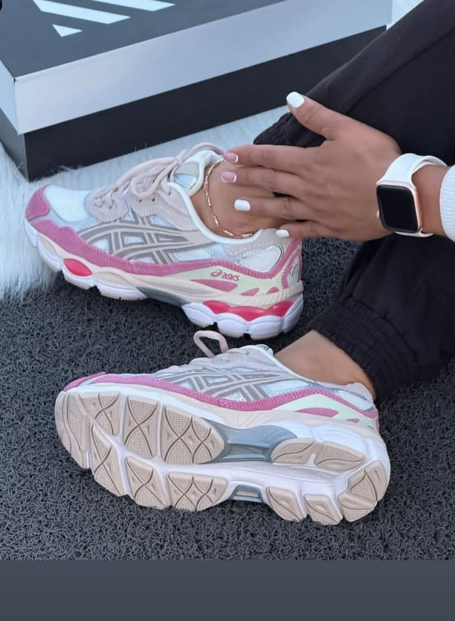 ASICS Sneakers